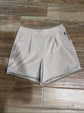 Rafaella Cream High-Waist Scallop-Trim Pleated Shorts